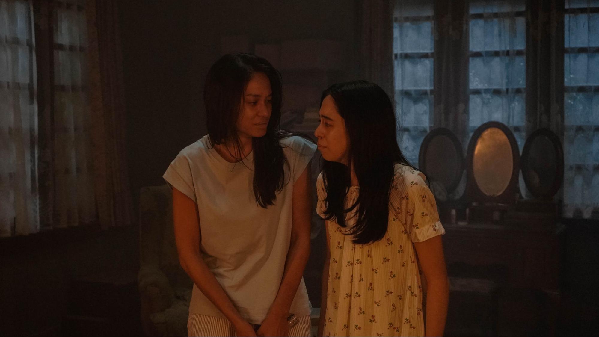 Yasamin Jasem dan Hana Malasan sedang syuting Sorop.